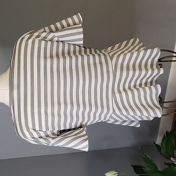 Ann Taylor Stretchy Flutter Sleeve Striped Pullover Top Size M - Picture 3 of 10
